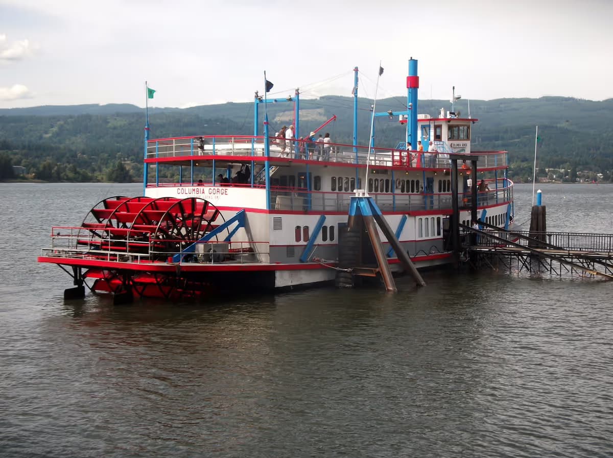 Private Dockside Bar Experience in Cascade Locks, Oregon