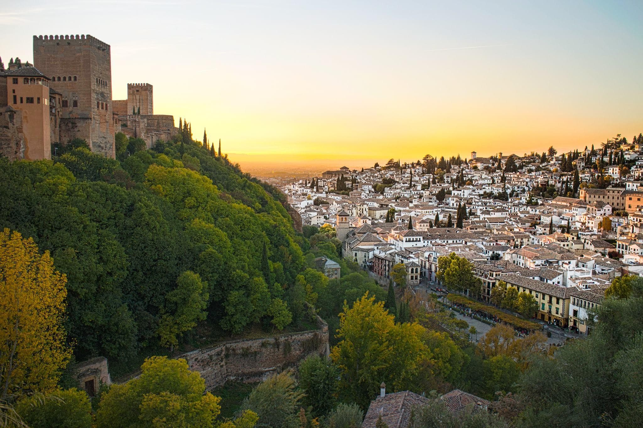 Explore Granada’s Sacromonte: Authentic Flamenco Caves and Alhambra Views with Official Guide