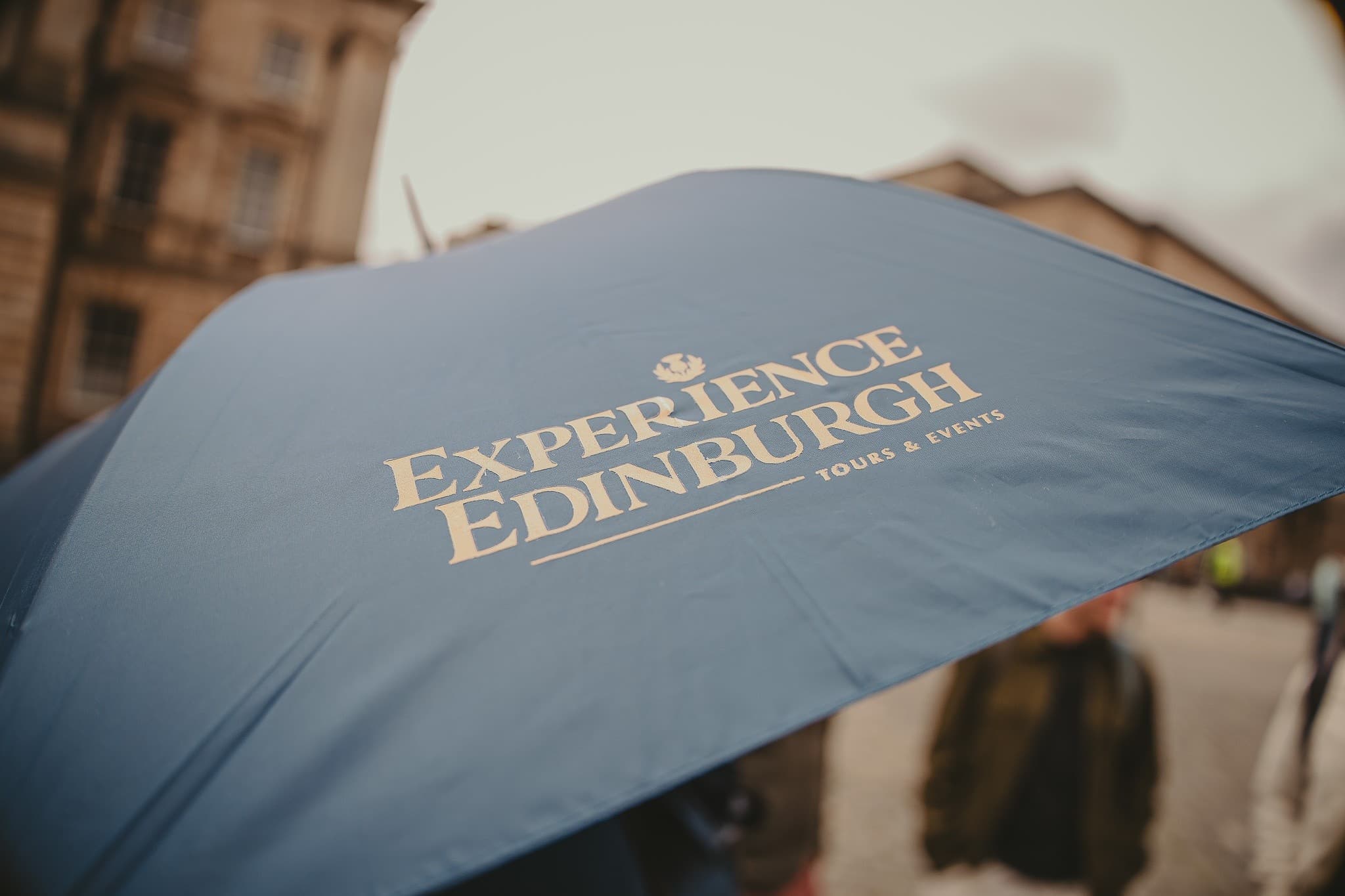 Blue Experience Edinburgh umbrella on Royal Mile during tour