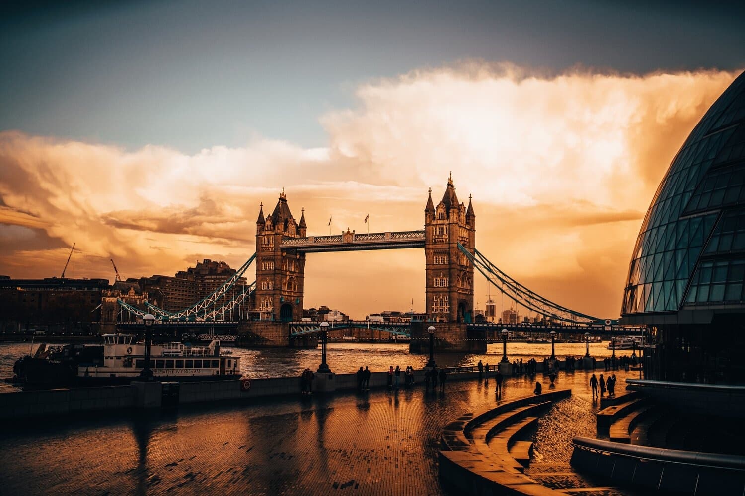 Early Morning City Tour with Discover Real London