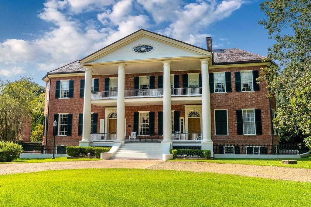 Explore Gloucester: Historic 1803 Villa and Civil War Mystery in Natchez, Mississippi