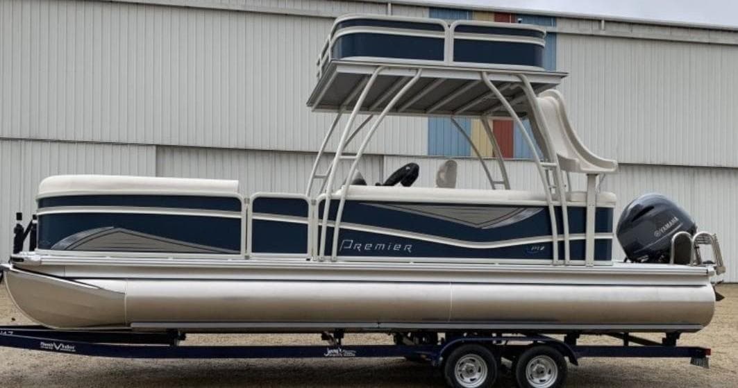 Premier 16-Passenger Tri-Toon Boating in Leland, MI