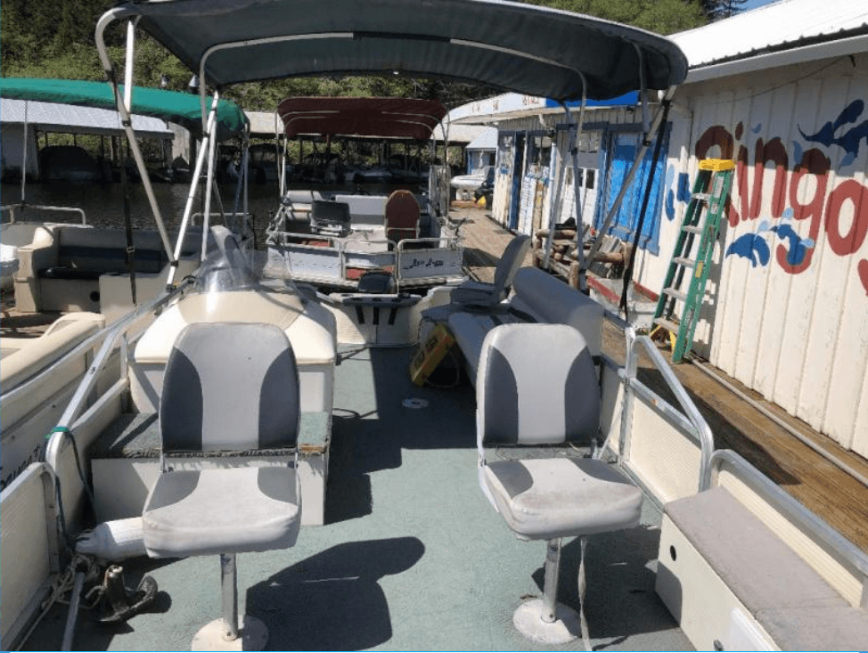 Relaxing Pontoon Adventure on Oregon's Lakeside