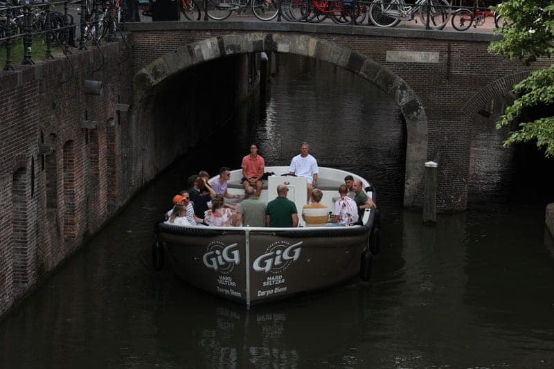 King's Day by Electric Boat in Utrecht: Koningsdag Canal Cruise Guide