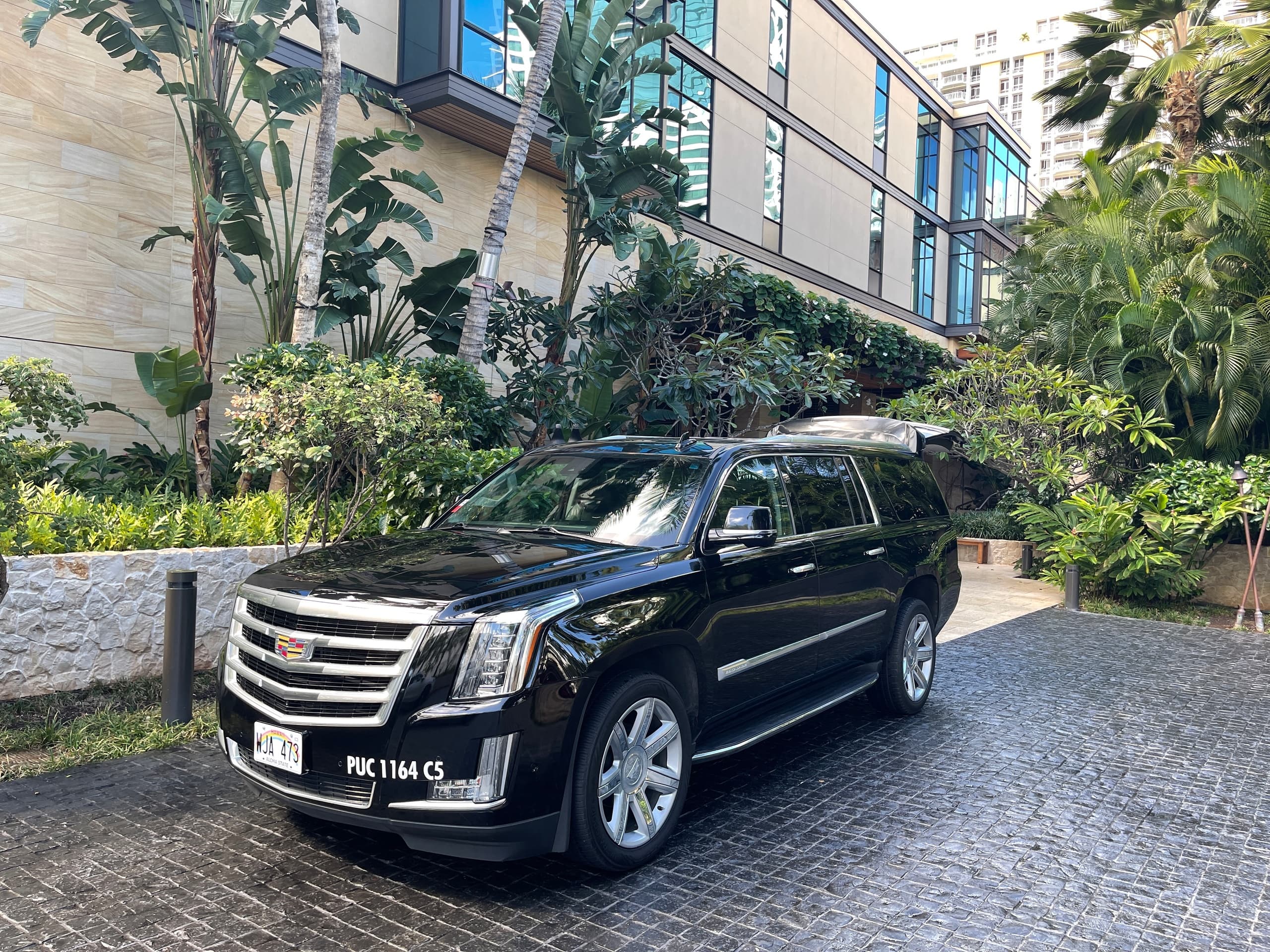 Luxury Waikiki SUV Transfer to Honolulu Airport