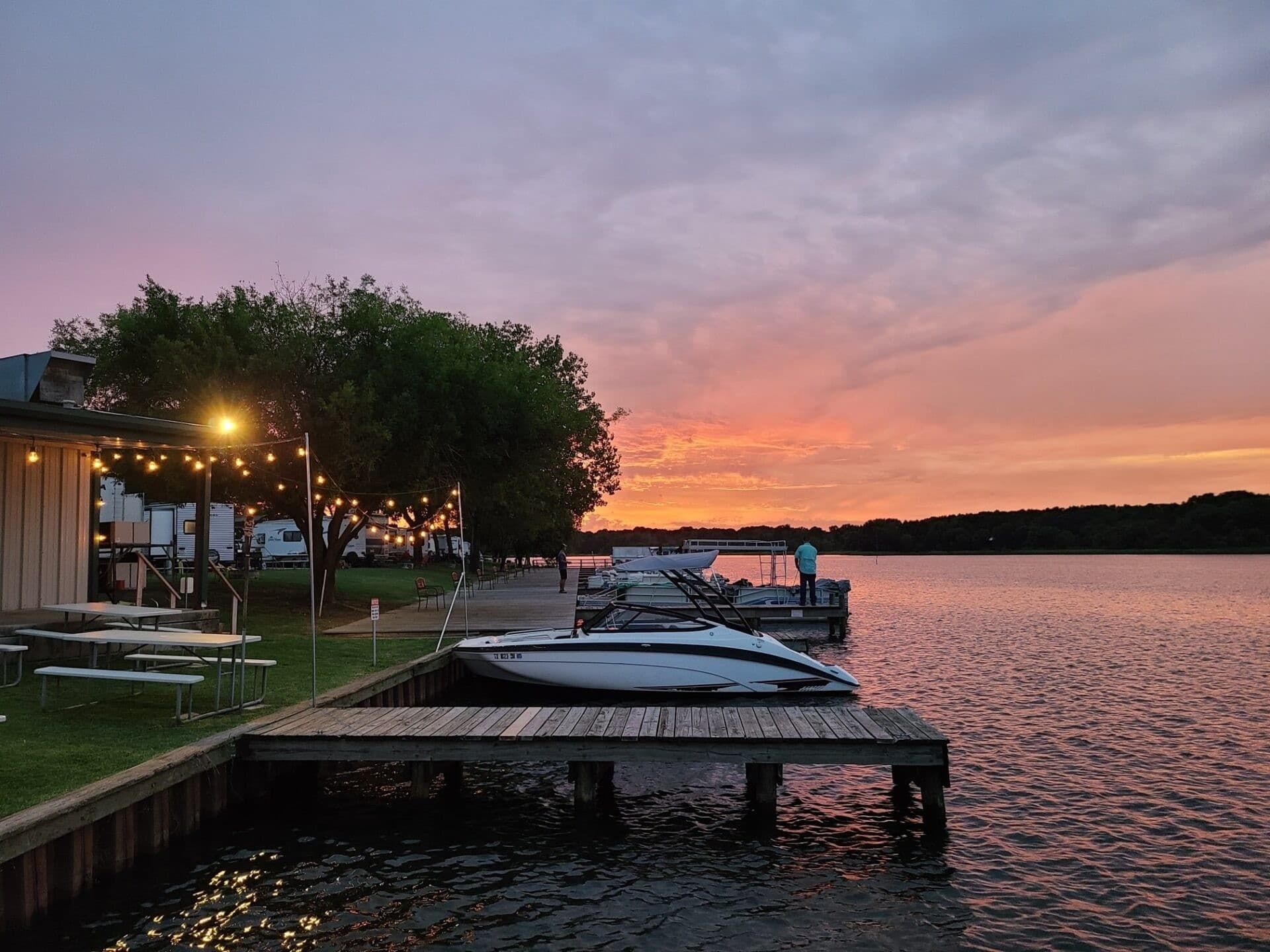 Paddle Solo Kayaks on Lake Palestine: Calm Coves & Wildlife Near Frankston, TX