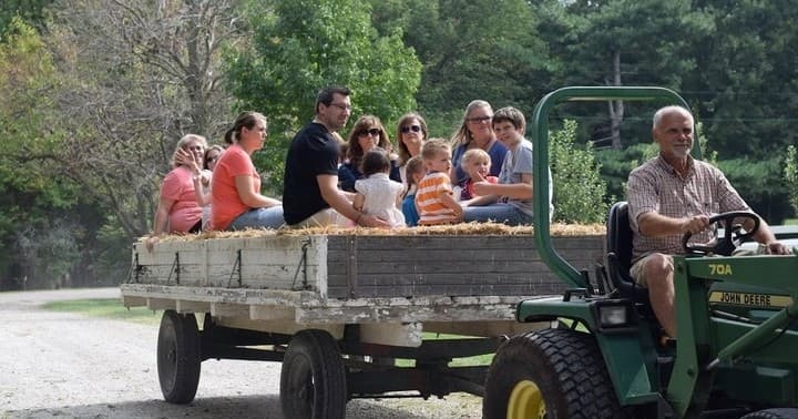 Heritage Farm Hayrides: Scenic Tractor-Wagon Rides Near Flora, IN