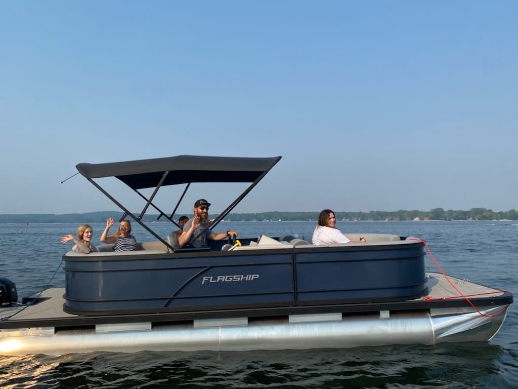 Relaxing 23' Deluxe Pontoon Cruise in Sturgeon Bay, WI