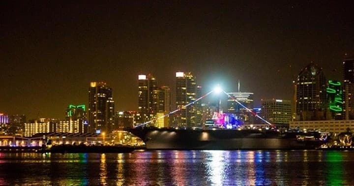 San Diego Holiday Parade of Lights Dinner Cruise: Festive Harbor Views & Gourmet Dining