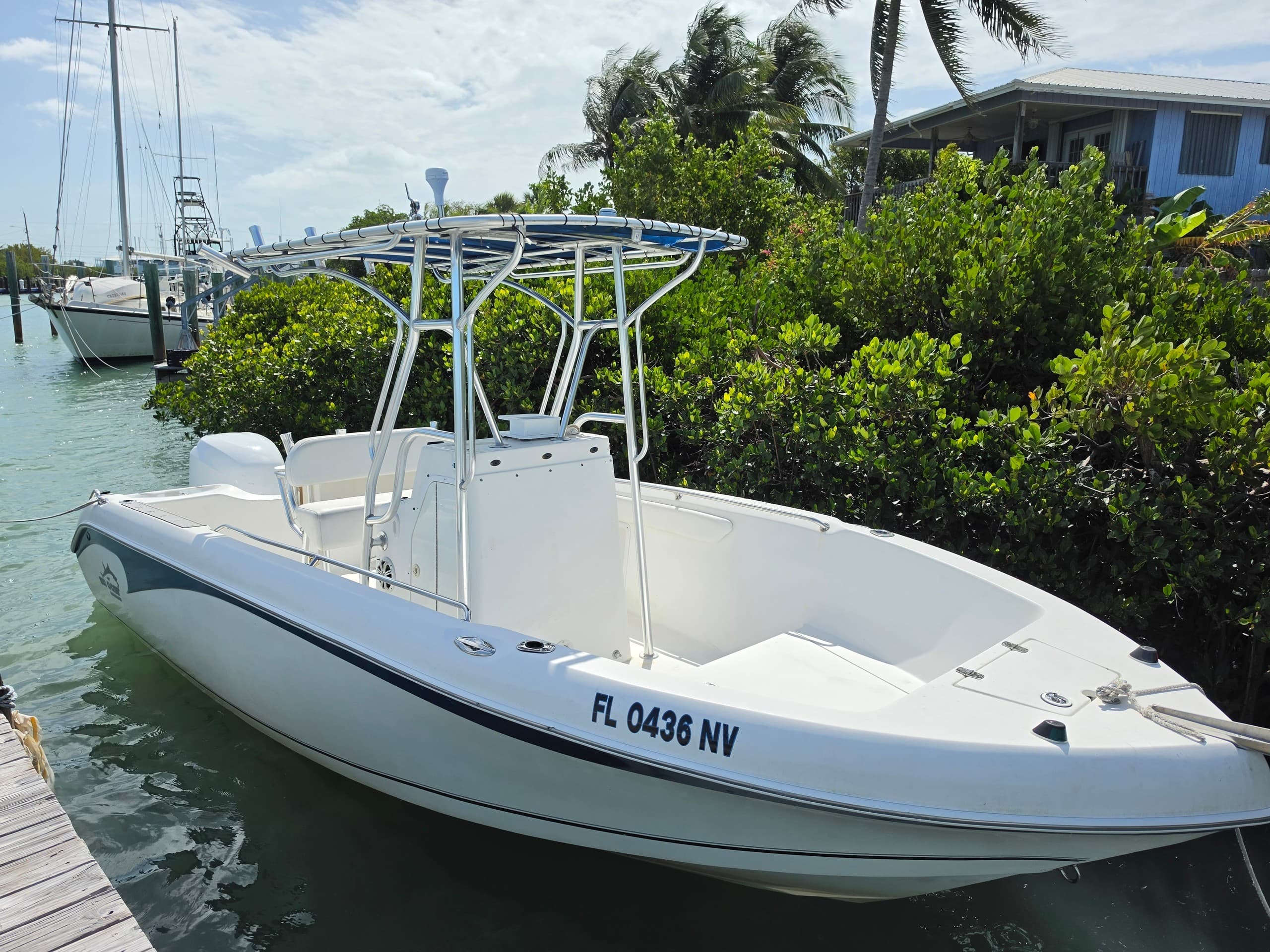 Explore Marathon by Sea: 21' Seachaser Rental for Fishing, Diving & Island Hopping photo 2