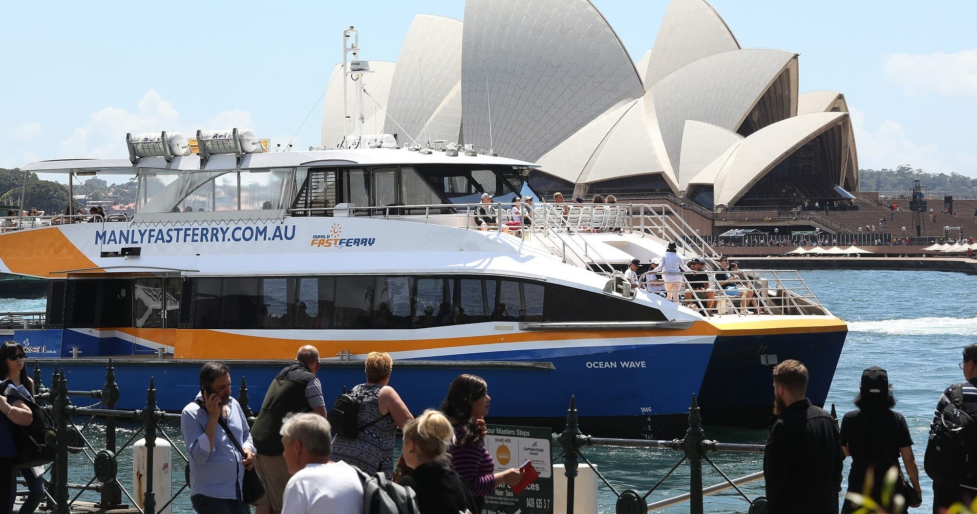 Water-Activities: Boxing Day Yacht Cruise with Fantasea Cruising