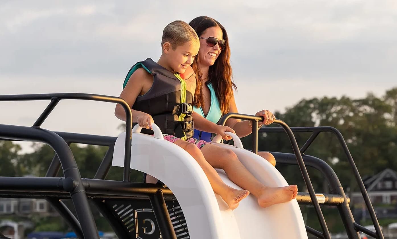 Monaco Sundeck Pontoon Rental in Danbury, WI