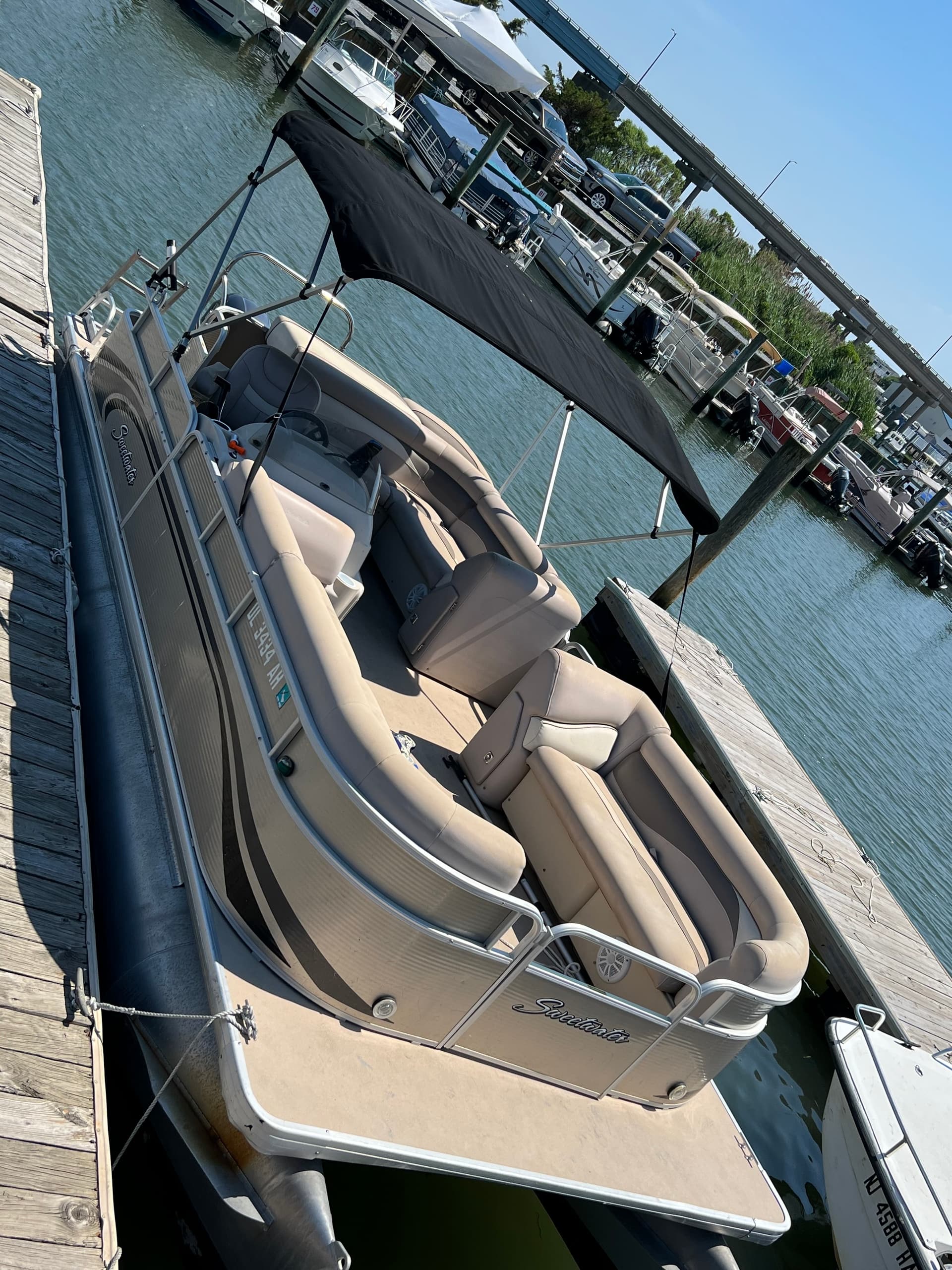 Relax on a 22' Pontoon in Sea Isle City, NJ