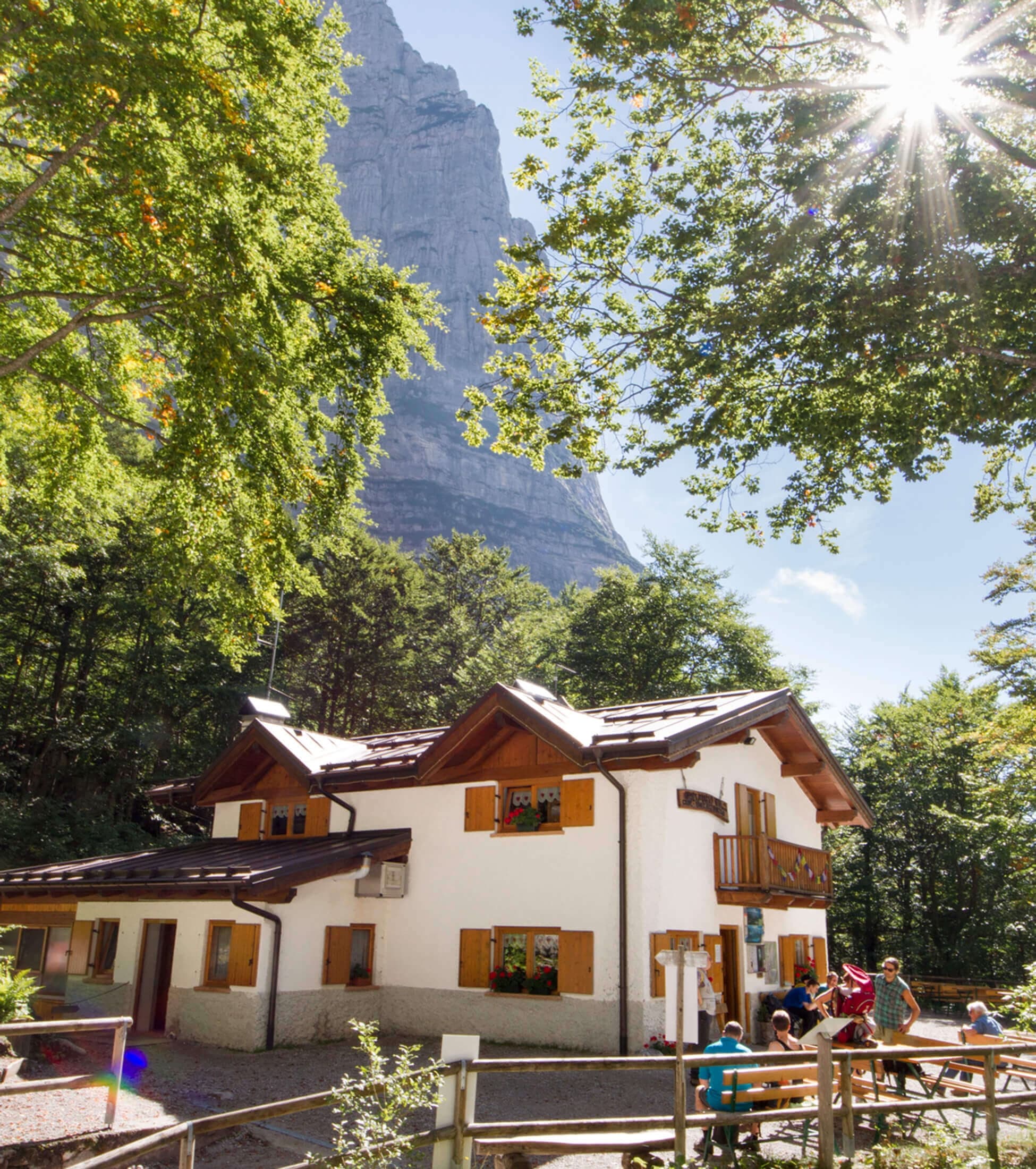 Half-Board Refuge on the Brenta: Mezza pensione at Rifugio Croz dell'Altissimo