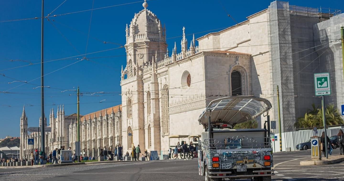 Lisbon Tuk-Tuk Tour with Live Portugal