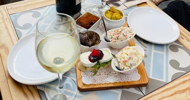Tapas Tasting with Marbella in Style in Málaga