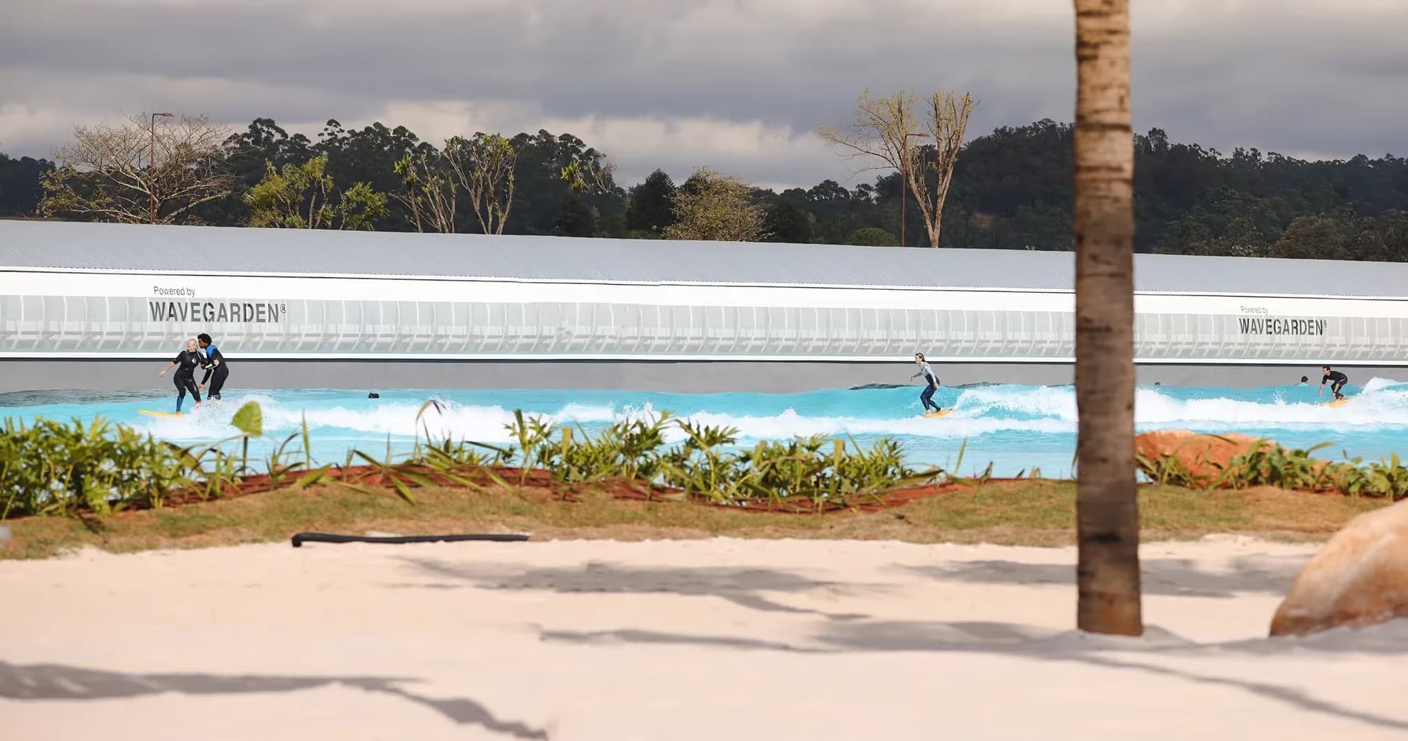 Malibus: Gentle Reef-to-Bay Wave Ideal for Beginner Longboarders