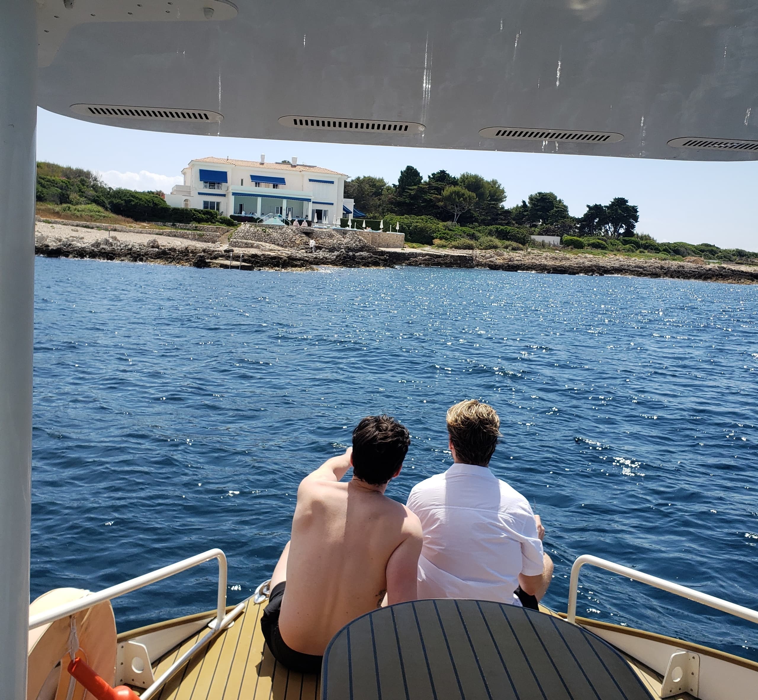 Private Solar Catamaran Hour on the Côte d'Azur — Couple Romantique photo 4