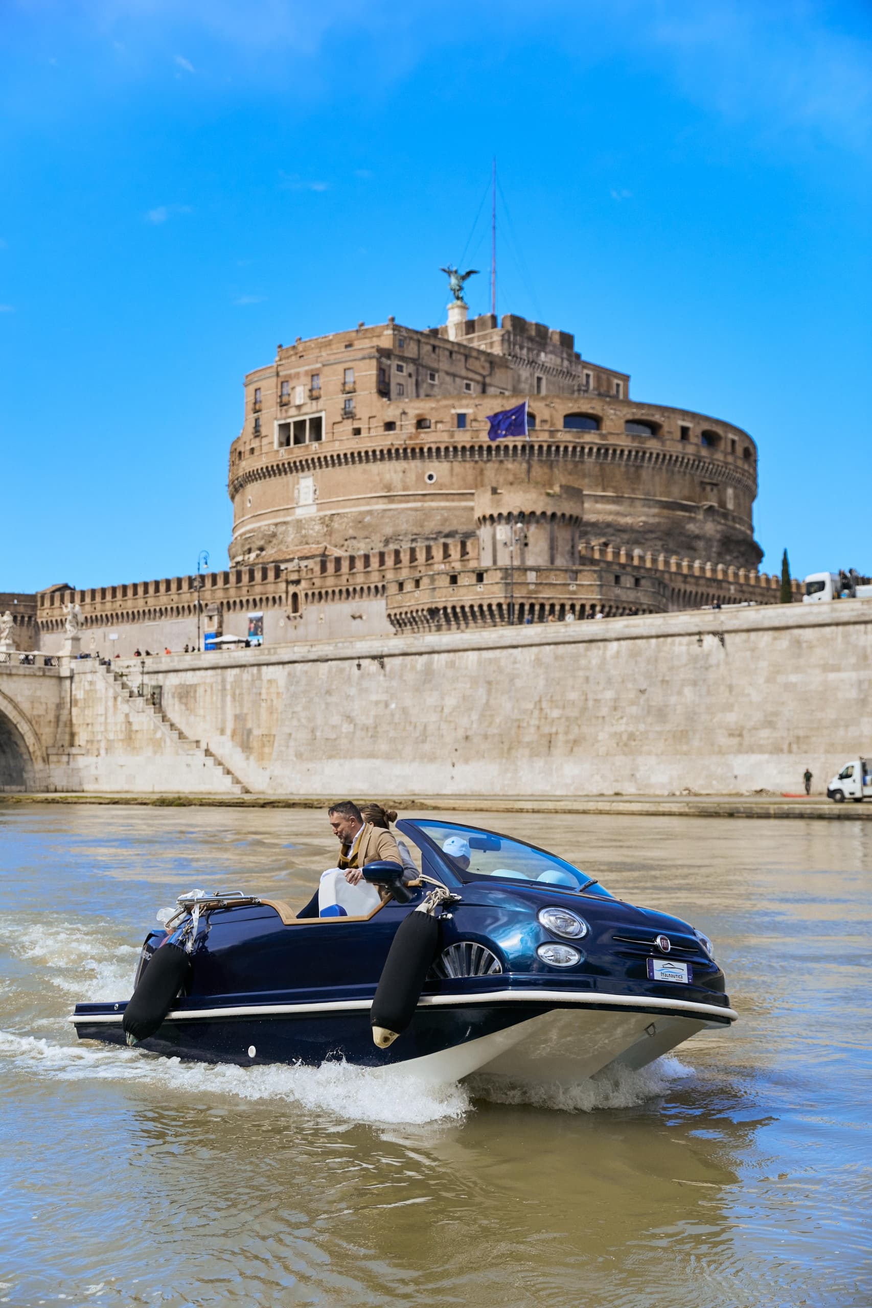 Water Activities: Rome Boat Experience with Fuga Urbana sul Fiume