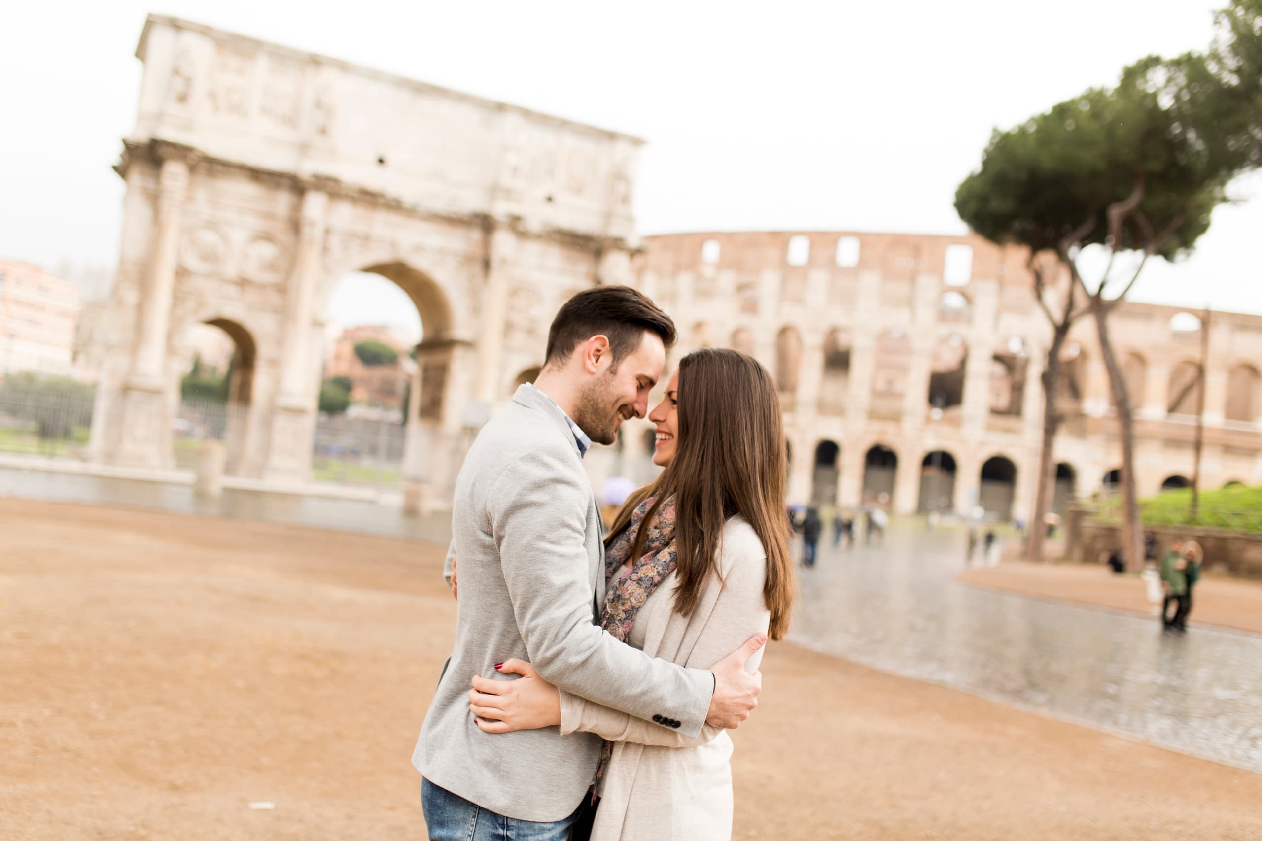 Colosseum Proposal Photoshoot - 60-Minute Engagement Session in Rome