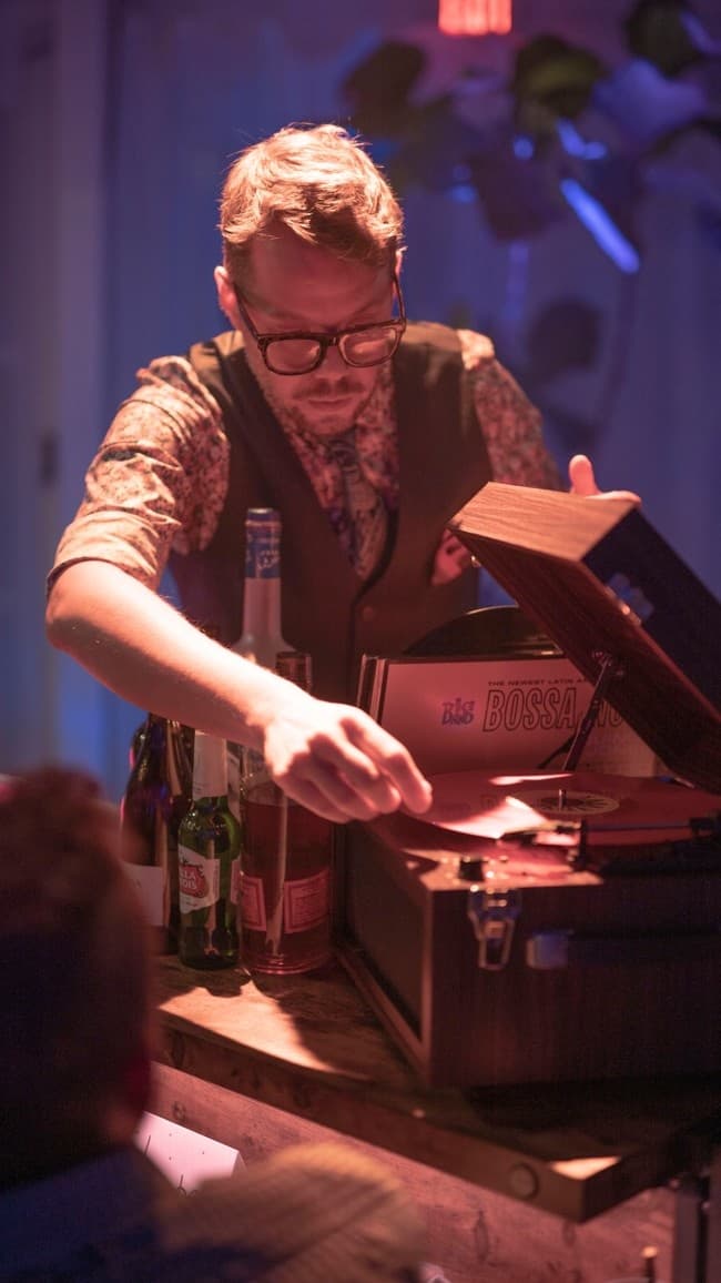 Las Vegas Nightlife Magic with Luxury Vegas Getaways' Legerdemain
