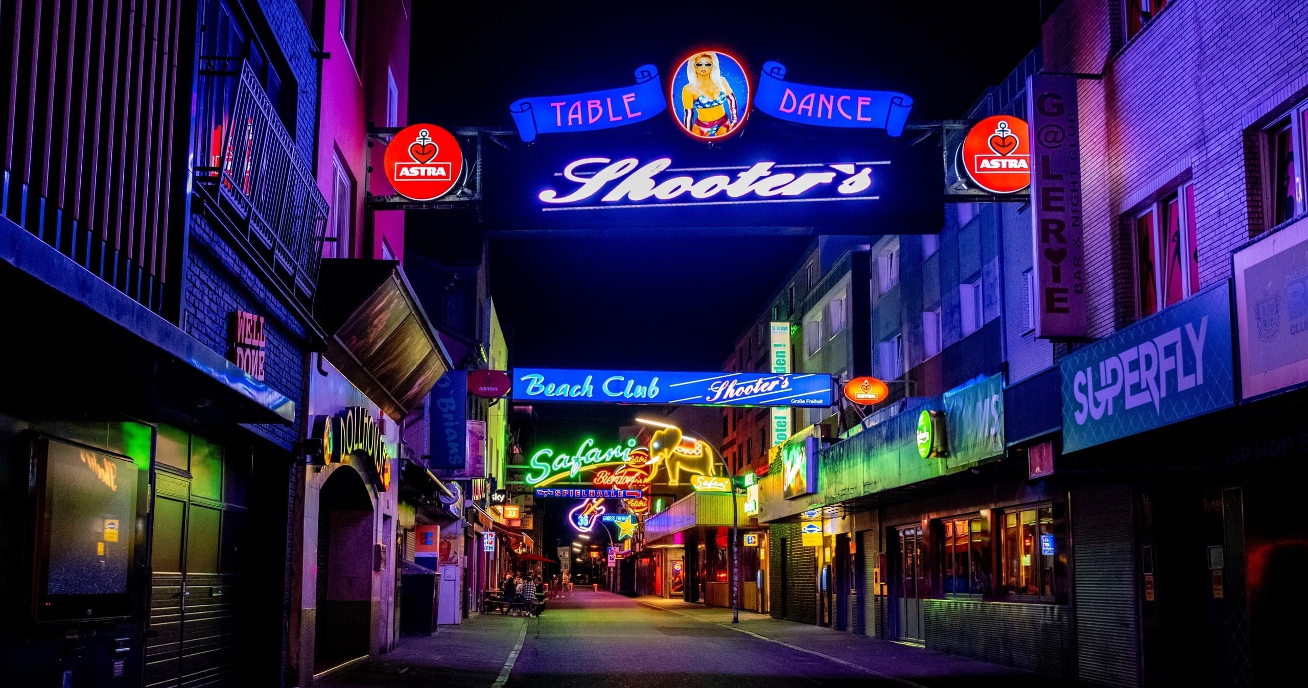 Nightlife Adventure with PubCrawl Team in Hamburg