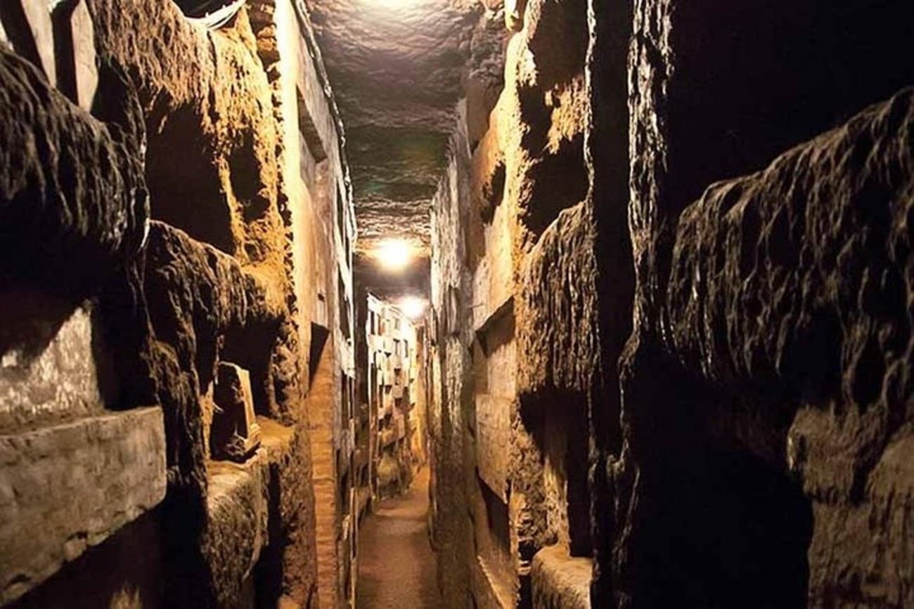 Descend the Appian Way: Private Catacombs Tour with Transfer in Rome