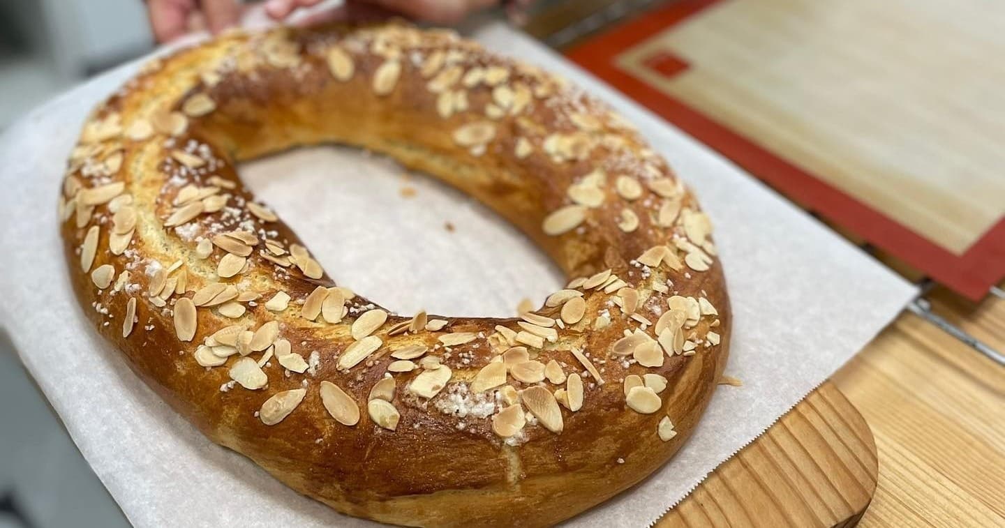 Culinary Adventure at Apetitoh: Roscón de Reyes Baking in Spain