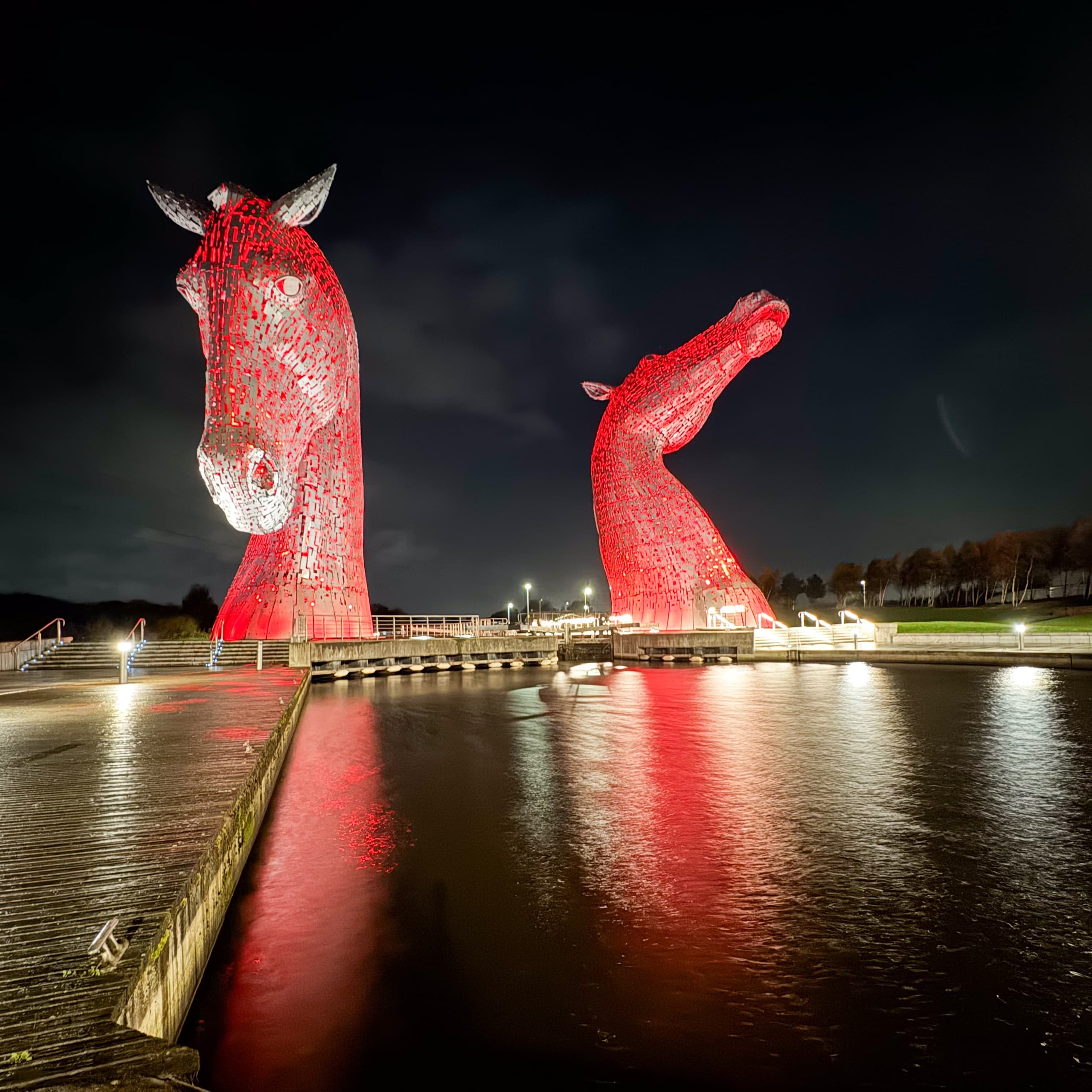 Land Adventures: Edinburgh Night Tour with Kelpies & Forth Bridges