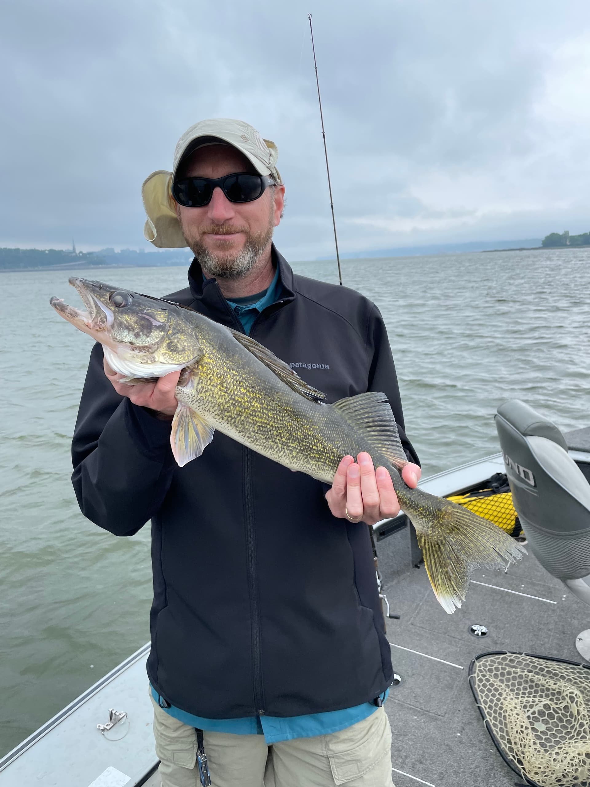 Journée de pêche in Québec on St. Lawrence River