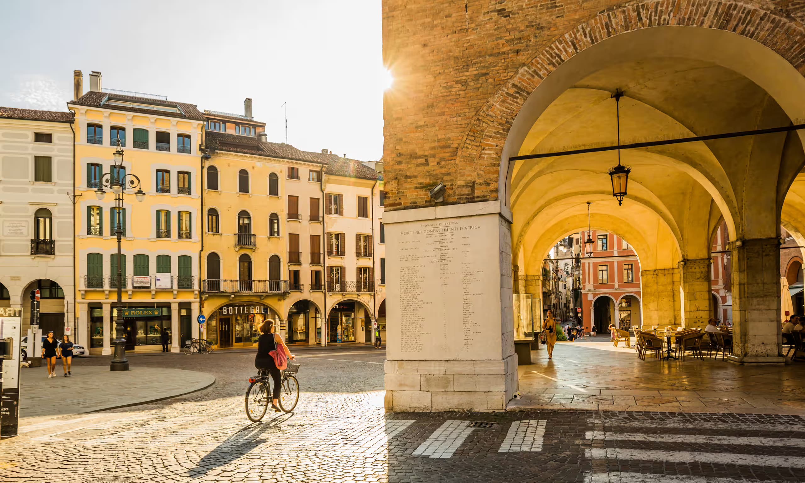Da Vinci Highlights & Uffizi Tour by Letz Go City Tours EU