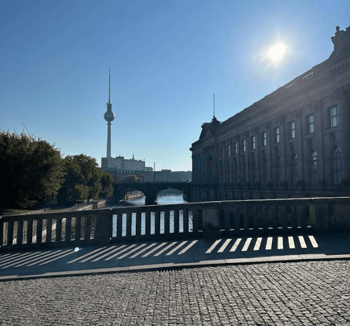 Berlin Highlights Walking Tour — 3-Hour History and Sights photo 4