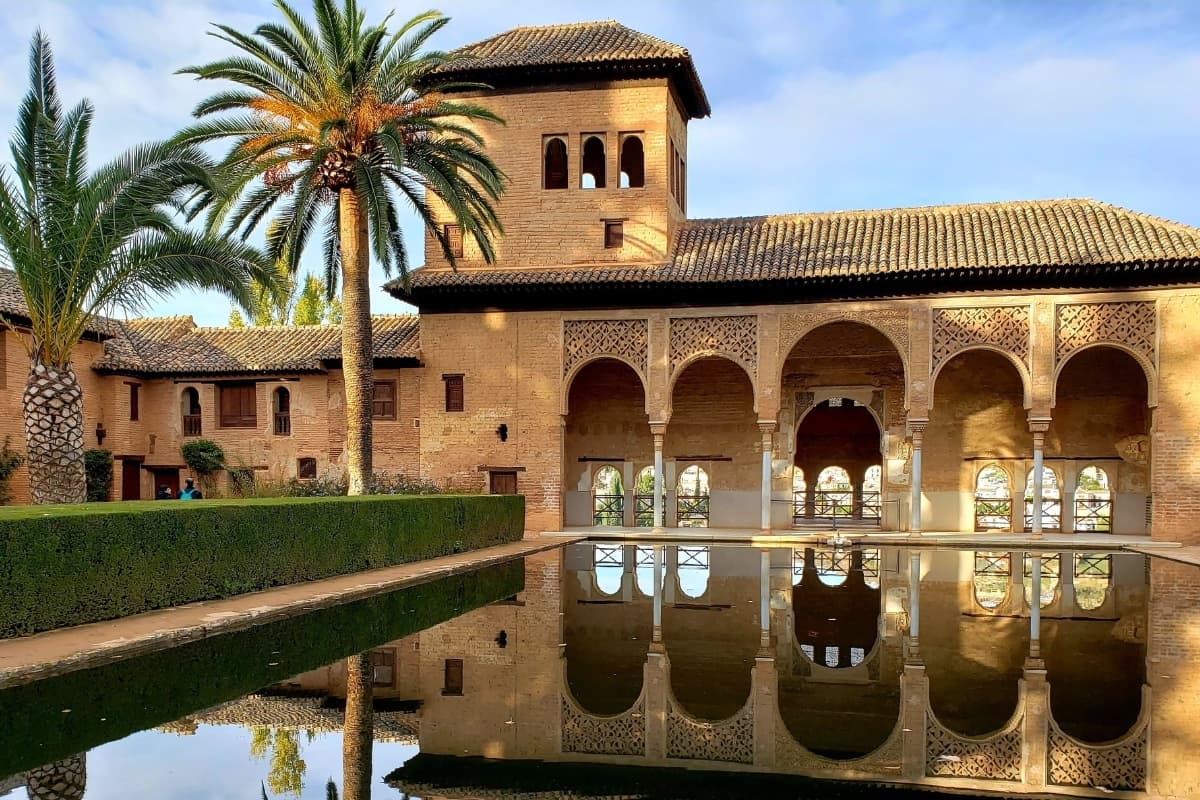Discovering Granada’s Alhambra with Granada Turismo y Ocio