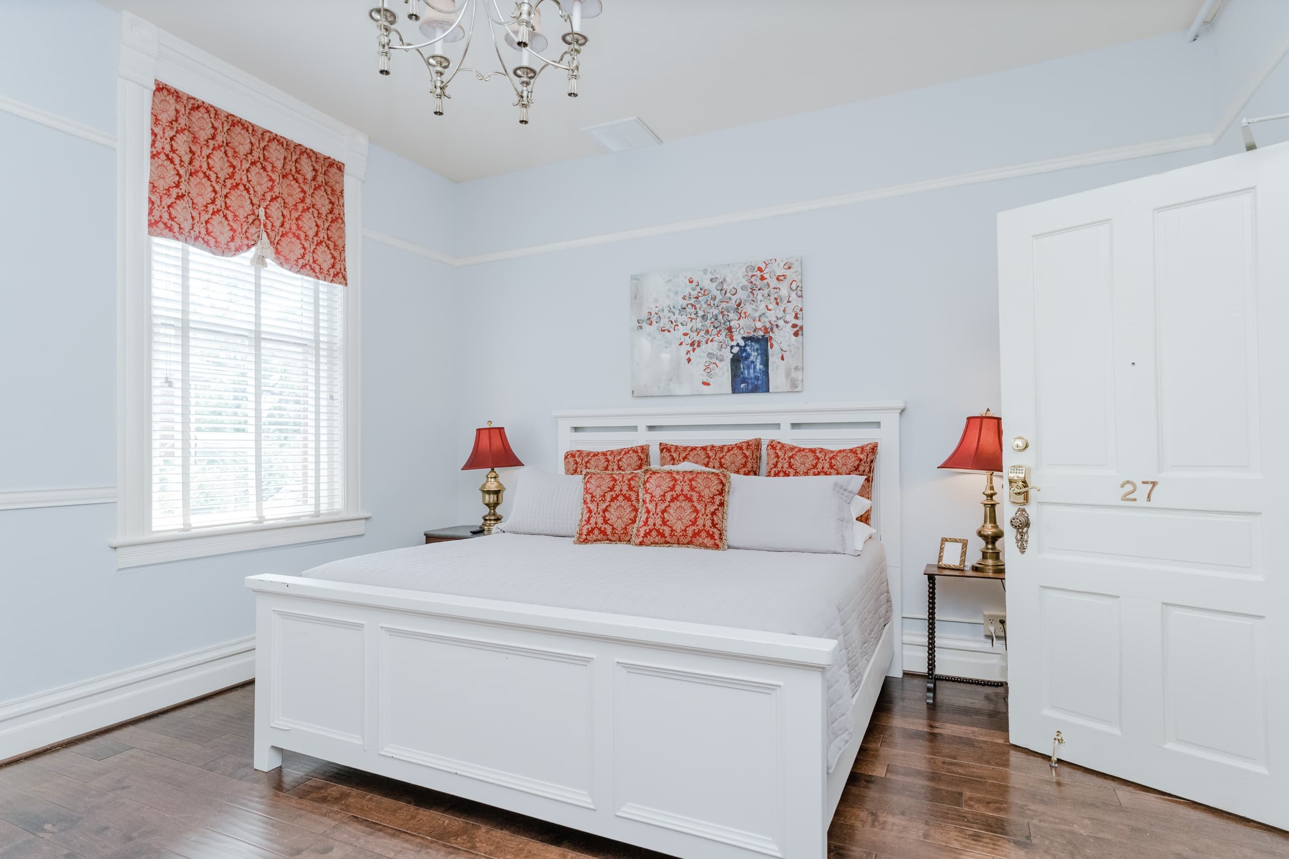 Luxury Stay at The Mayor's Mansion Inn & Ocoee River Room in Chattanooga