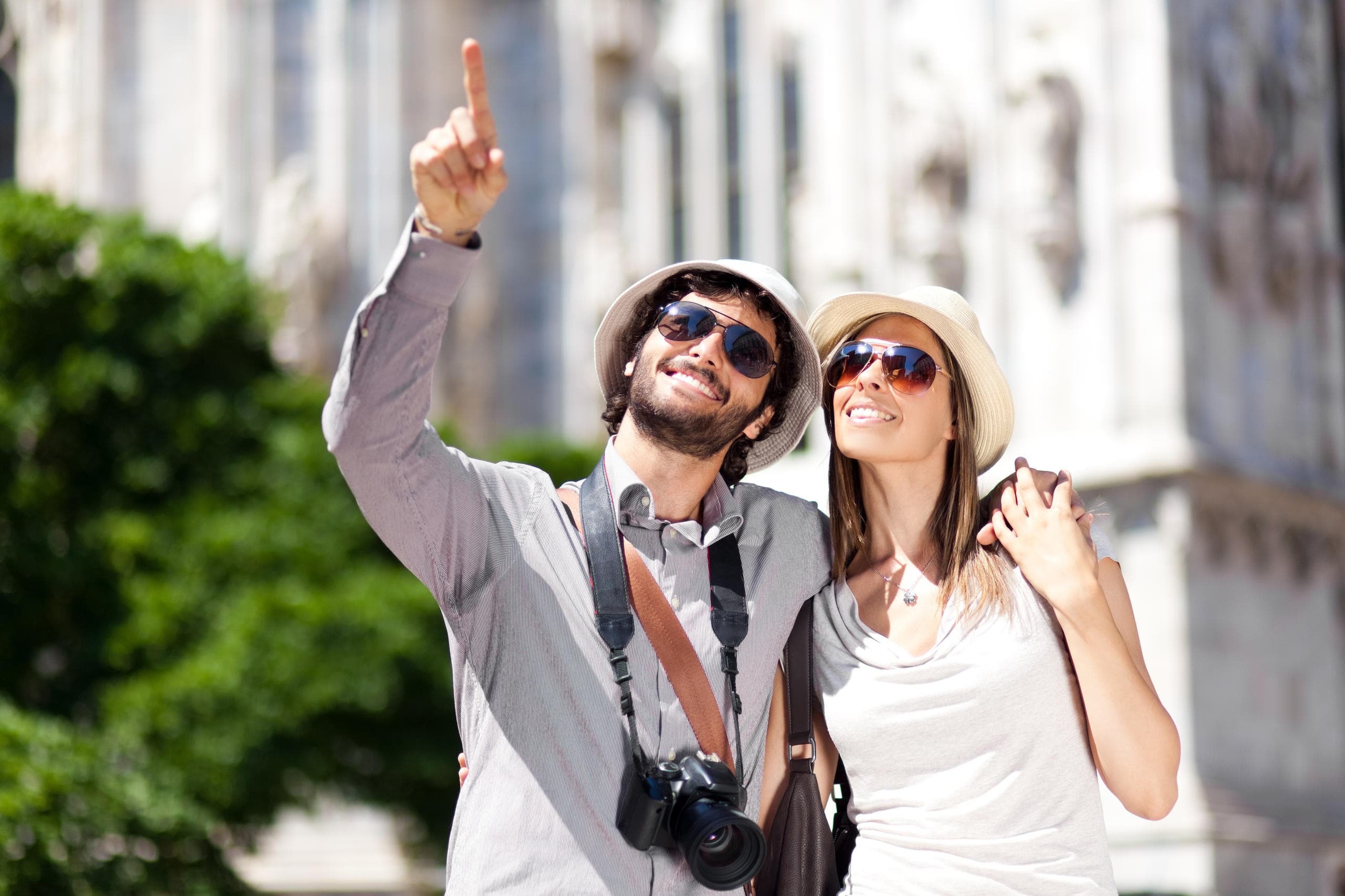 Milan: Private Walking Tour & Aperitivo with Bologna Tour