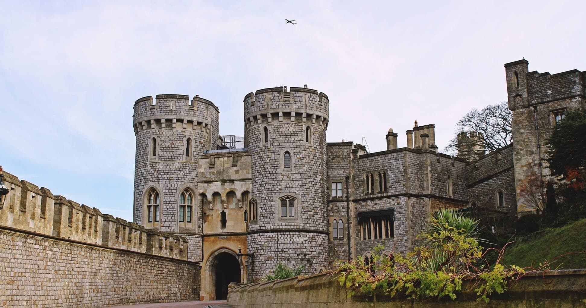 Royal Palaces Day Tour with Bespoke England Tours