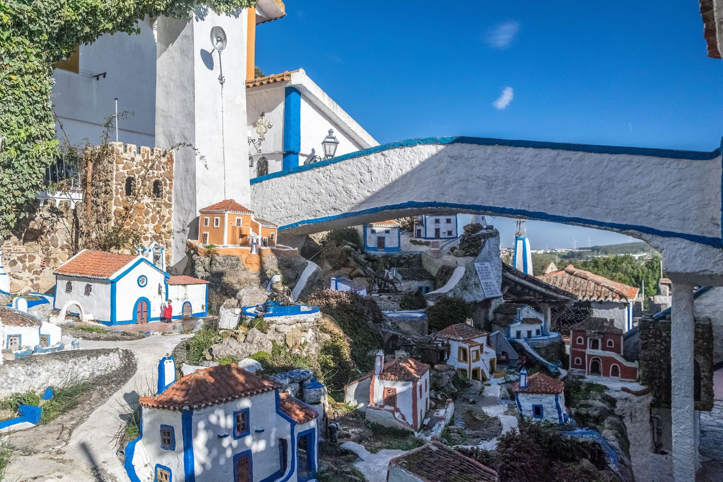 Land Adventures: Sintra & Dream Villages Luxury Tour from Lisbon