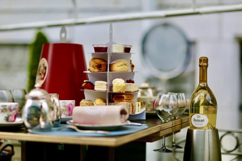 Lake Geneva TukTuk Afternoon Tea: Scenic Ride from Quai du Mont-Blanc