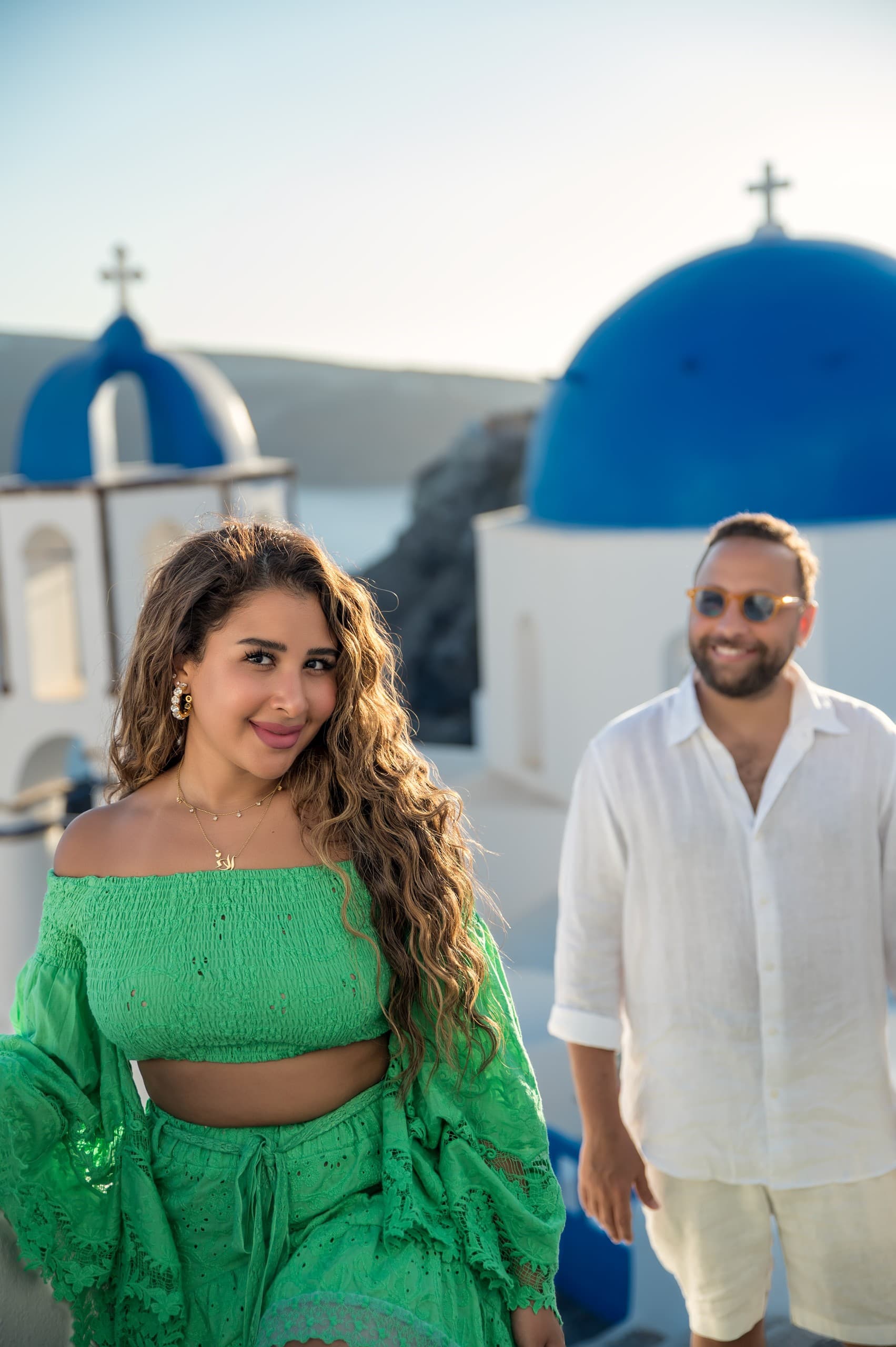 Couples Photoshoot in Oia: Private Santorini Portraits by the Caldera