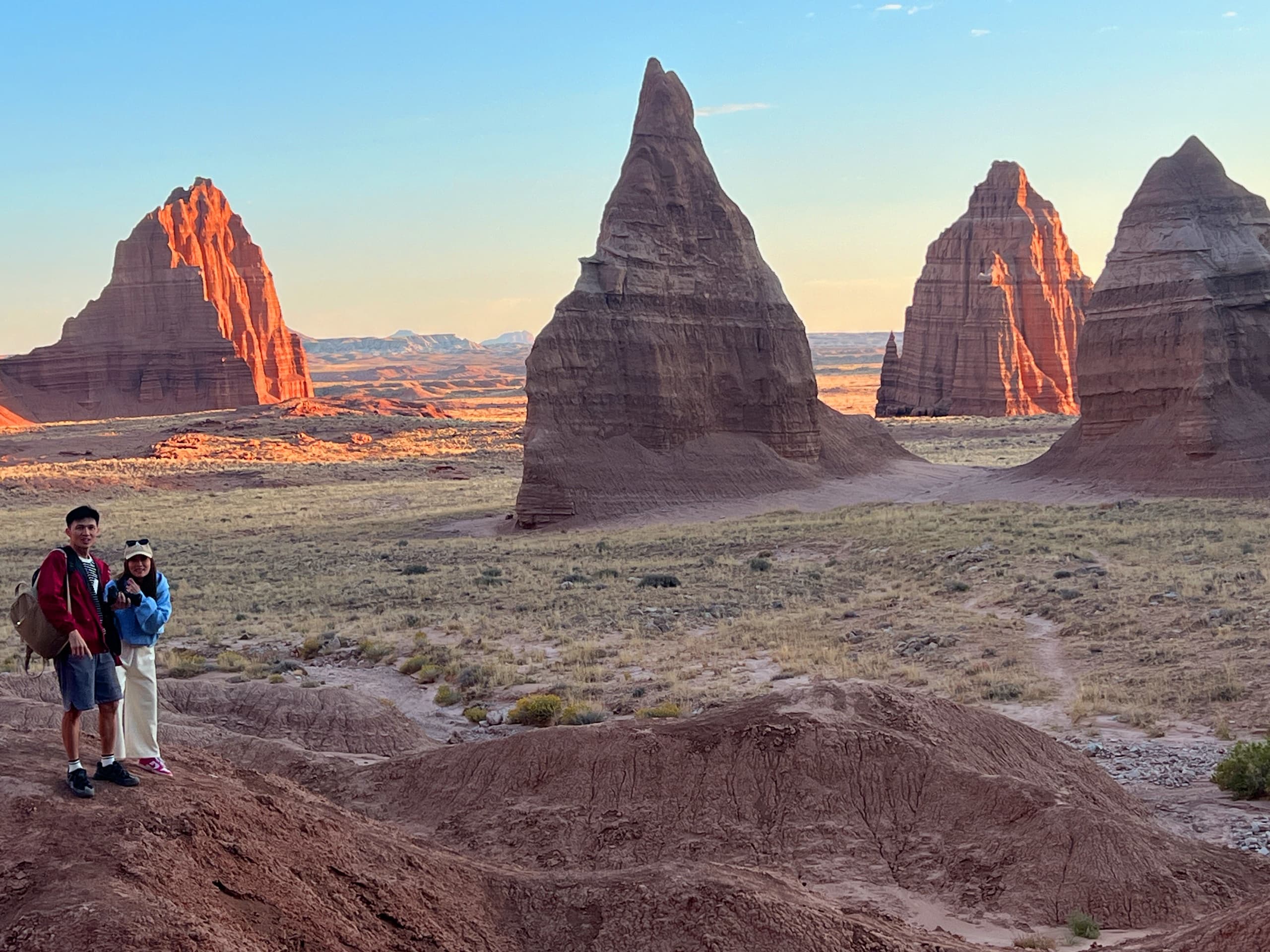 Cathedral Valley 4x4 Tour: Bentonite Hills, Jailhouse Rock & Capitol Reef Temples photo 2