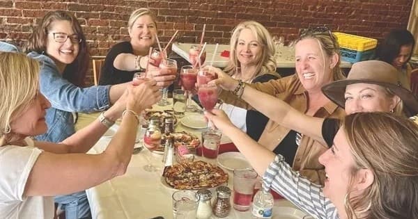 Savor Grapevine’s Deluxe Cocktail & Gourmet Foodie Experience on Historic Main Street