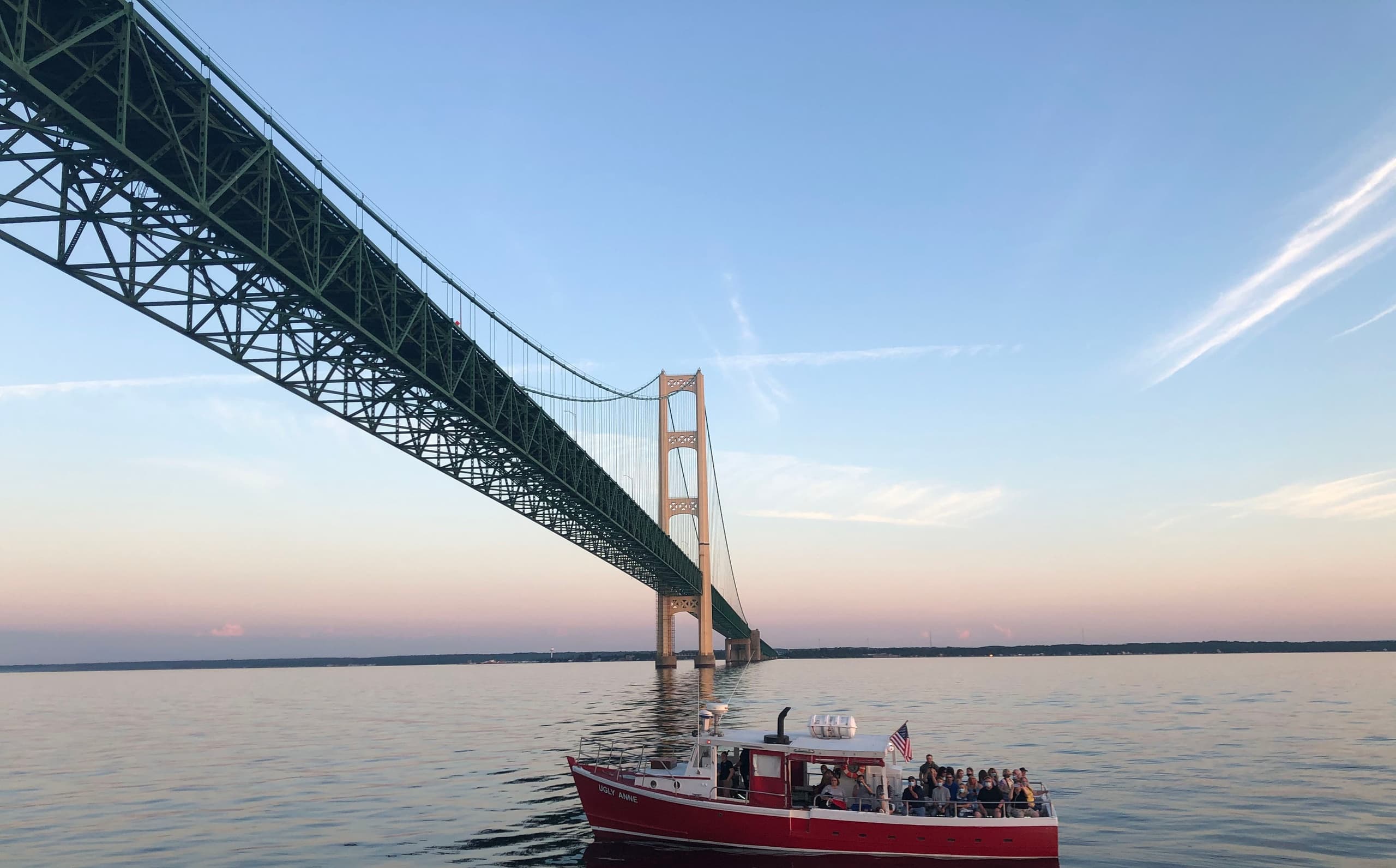 Mackinac Bridge Cruise: Scenic Evening in Mackinaw City