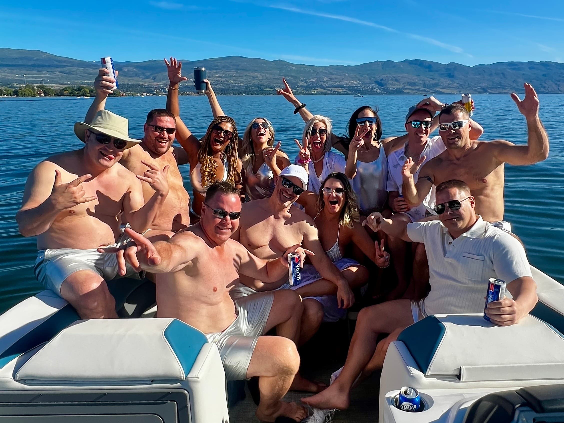 Private Pontoon Charter on Okanagan Lake: Kelowna Day Cruises