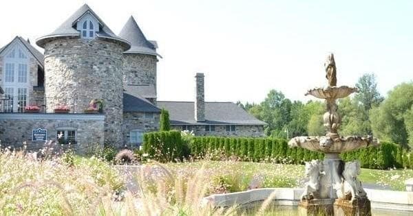 Castle Farms courtyard with fountain and landscaped gardens