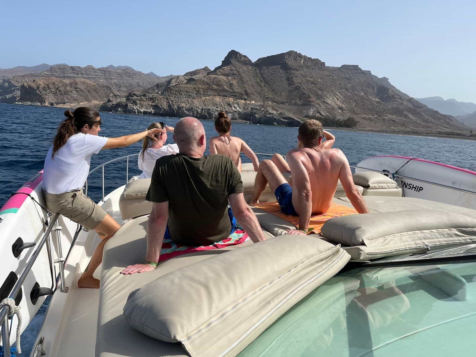 Private Premium Yacht Excursion in Gran Canaria: Snorkel, Paddle and Coastal Cliffs