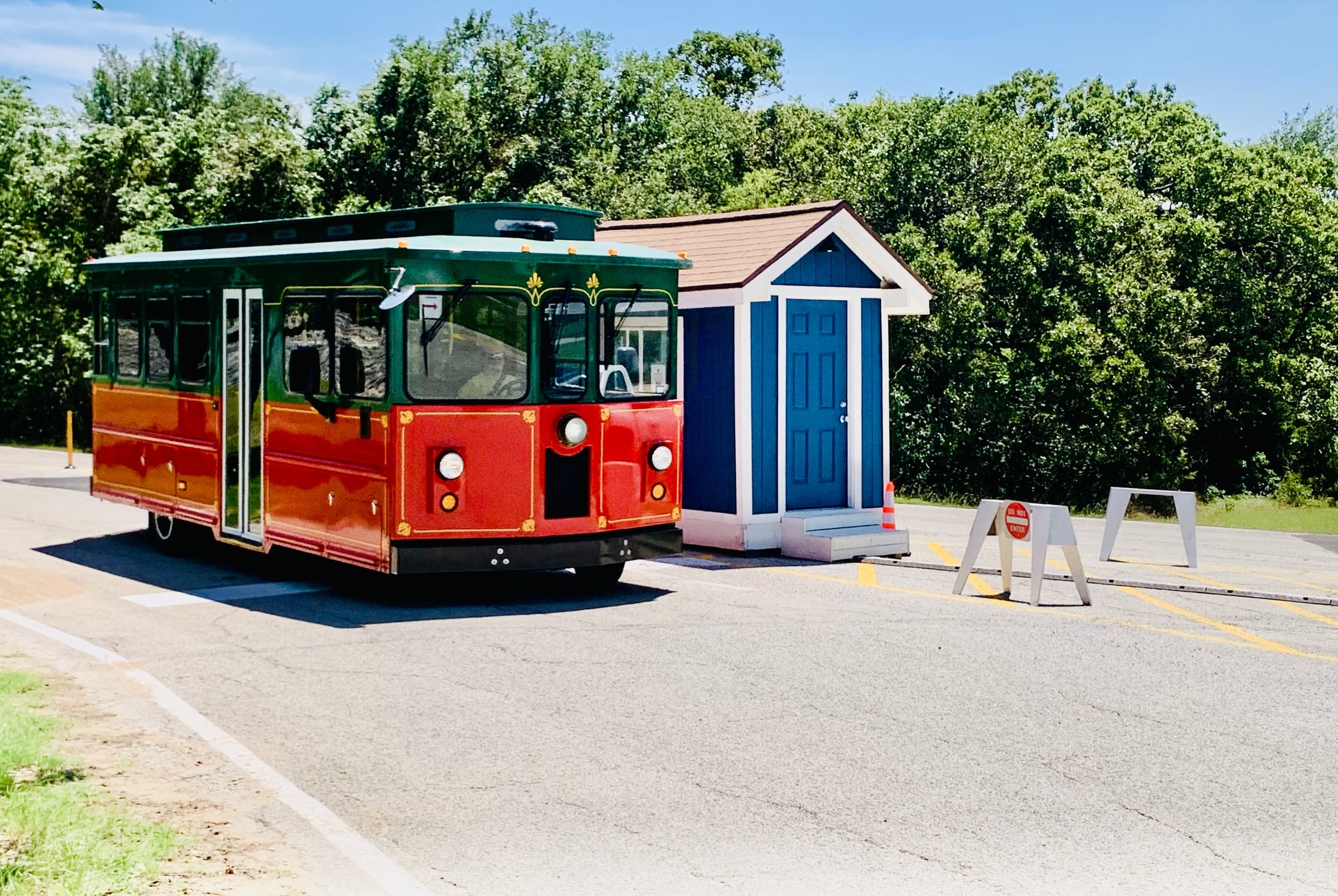 Explore Grapevine’s Lakeside Village with Lonestar Trolley
