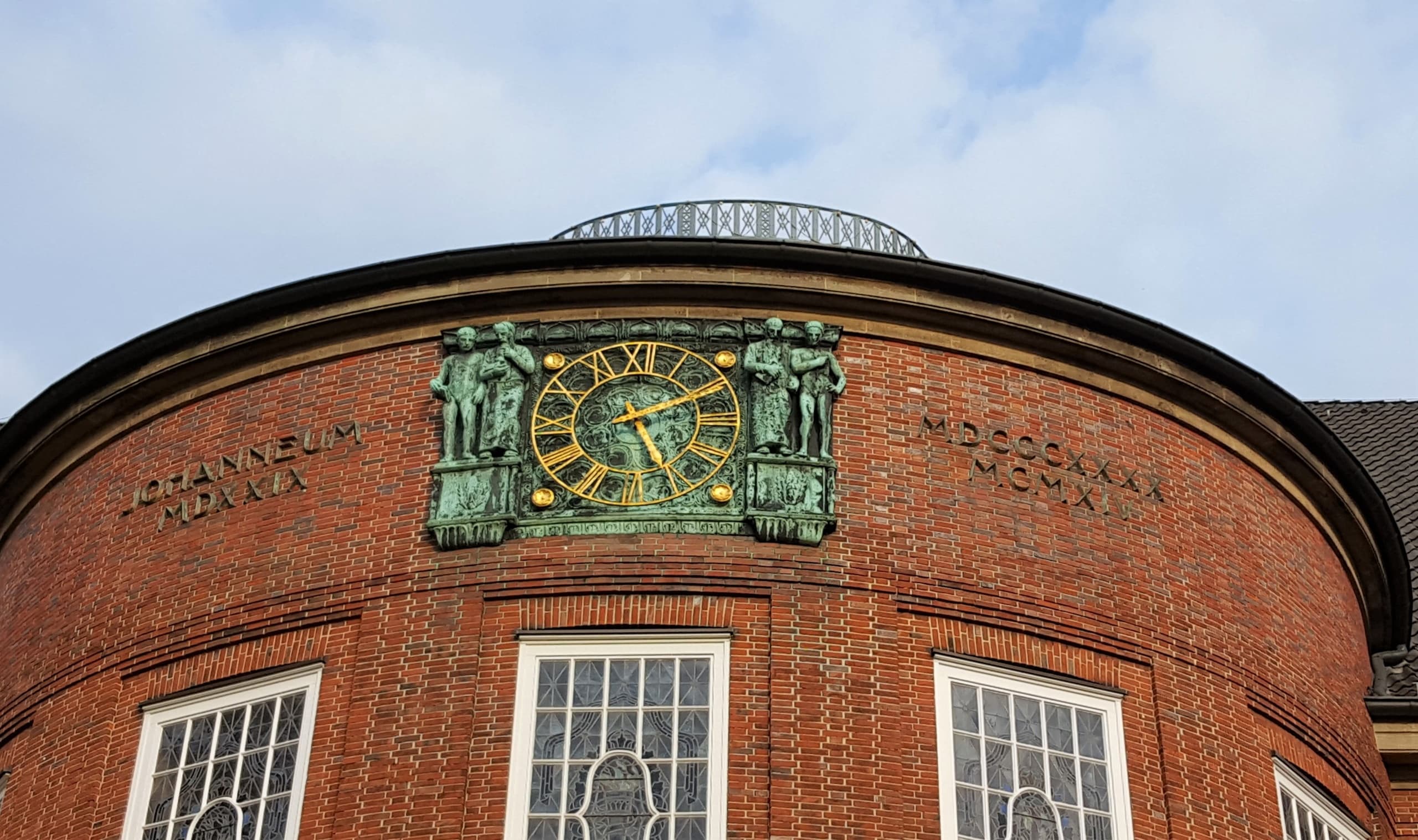 History & Walking Tour of Winterhude with Stattreisen Hamburg