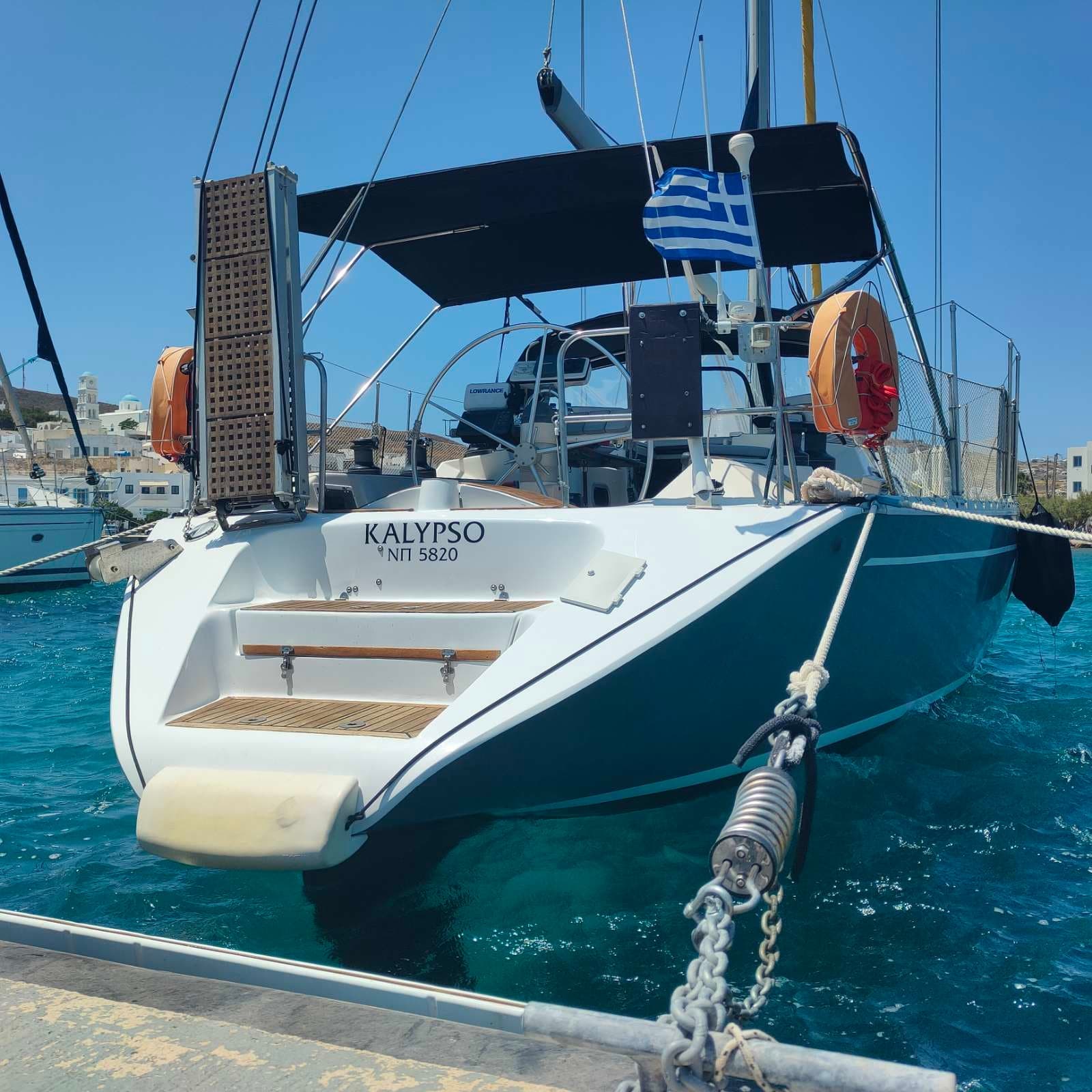 Sailing Kleftiko with Kalypso Sailboat on Milos