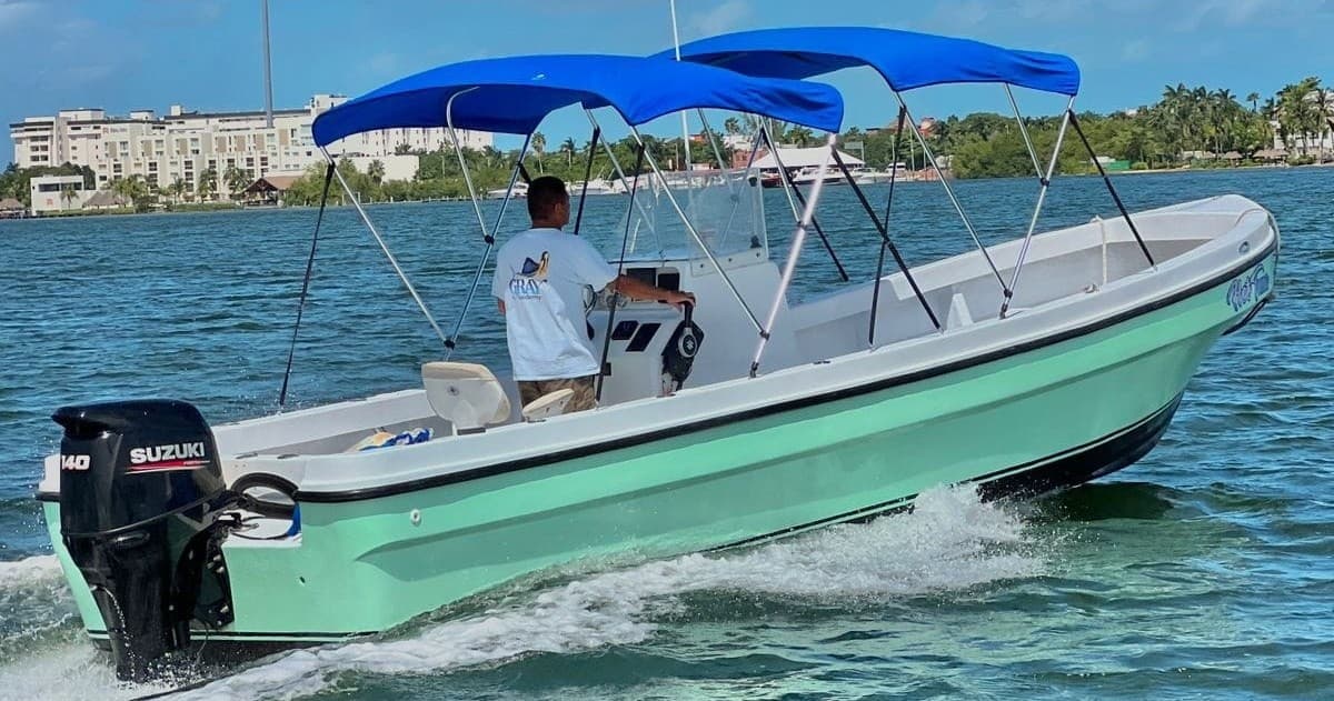 Thrilling Fishing Adventure on 25ft. Hot Tuna in Cancún