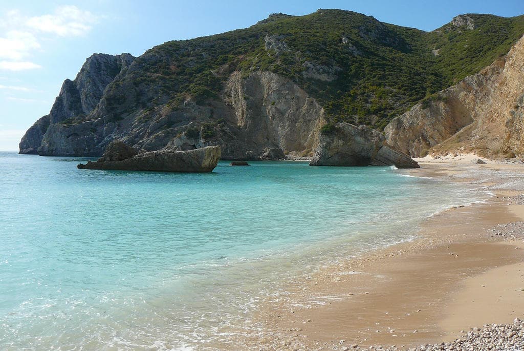 Convenient Lisbon Airport Transfer with Avenidas to Sesimbra
